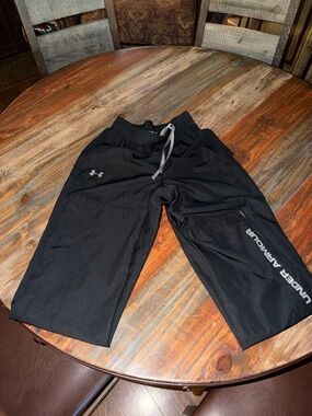 Under Armour Black Performance Pants with Gray Drawcord. Men’s size Small.